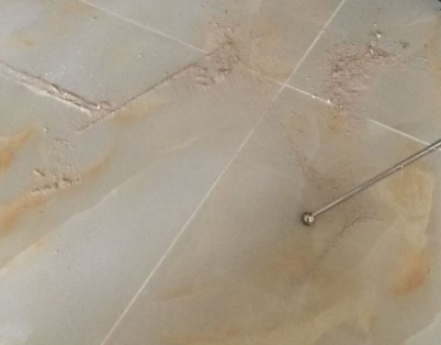 青冈瓷砖空鼓维修公司分享粘合剂选择不当在瓷砖铺贴过程中可能导致以下问题