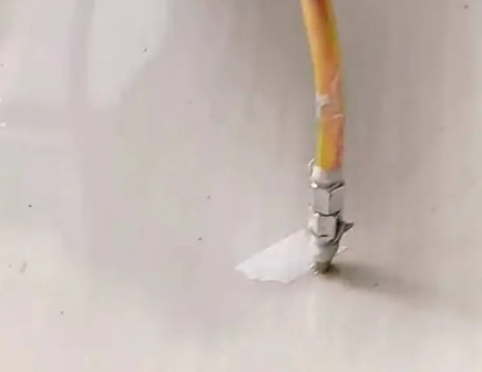 青冈瓷砖空鼓维修公司专业解答在瓷砖铺贴过程中，如果使用的砂料过粗（如全部使用了粗砂），可能会导致以下问题